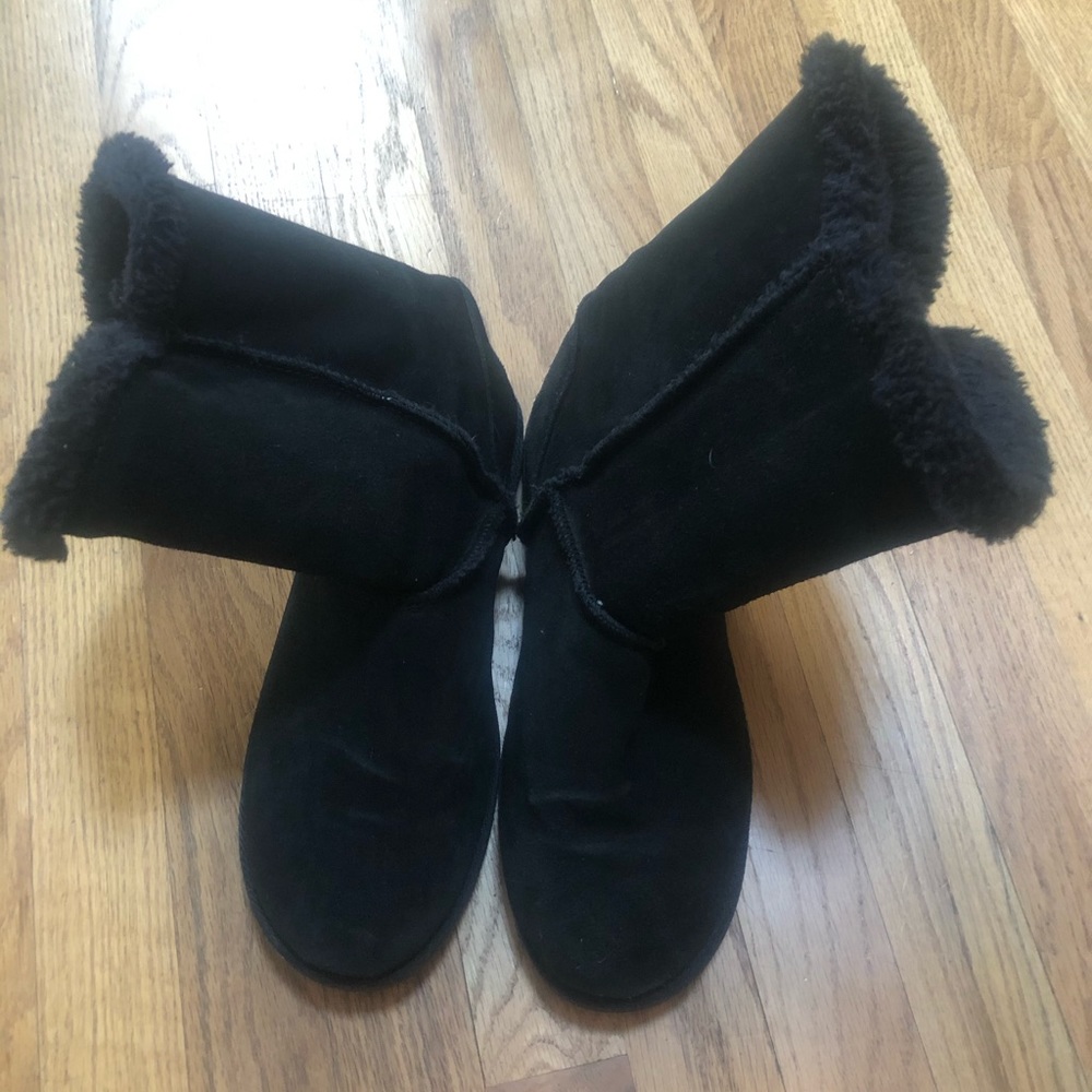 Used- Faux fur boots